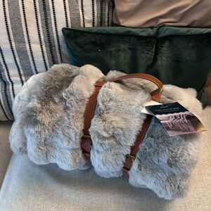 Brand new QE Home faux fur bubble throw blanket